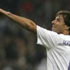 El delantero Van Nistelrooy hace un gesto tras marcar el cuarto gol del Real Madrid ante el Mallorca