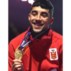Saúl Ordóñez muestra orgulloso su medalla de bronce lograda en el Mundial.