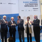 Un momento del acto de entrega del premio Álvarez Margaride a Luis Fernández-Vega. DL