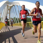 Algunos de los corredores, ayer en Valencia de Don Juan.