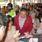 El reparto del pan y el queso se realizó en la plaza Mayor