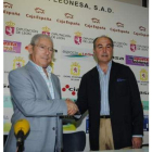 Domingo Cueto junto al director deportivo Santiago Vega.