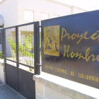 Entrada principal a las instalaciones de Proyecto Hombre.