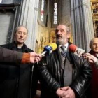 El obispo y el presidente de Caja España presentaron las vidrieras