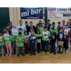 Foto de familia de los triunfadores en el torneo de Bembibre. DL