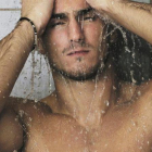 Hombre en la ducha.