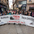 La Plataforma por el Ferrocarril Directo Madrid-Burgos durante una manifestación. PACO SANTAMARIA