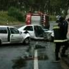 Estado en el que quedaron los dos vehículos tras el choque producido ayer cerca de Lorenzana