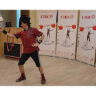 La presentación del festival circense de mayo se efectuó con malabares de aros y balones. DL