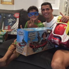 Cristiano Ronaldo, con su hijo, el día de Reyes.