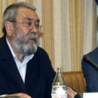 Méndez, en la foto con Juan Morano, en la mesa del Pacto de Toledo
