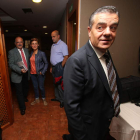 Álvarez, con los ediles Cubelos, López y Martínez al fondo, ayer en Ponferrada