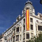 Banderas de España en la Casa Lubén de León.