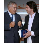 Aznar, charla con el ex primer ministro francés Jean-Pierre Raffarin