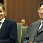 El expresidente del Gobierno de España, José Luis Rodríguez Zapatero y al embajador de la República Popular China en España, Zu Bangzao, en la inauguración del curso 2012-2013 del Instituto Confucio de León