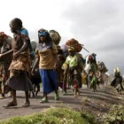 Centenares de congoleños huyen hacia Goma  tras verse forzados a abandonar el lugar donde vivían