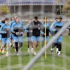 La plantilla de la Cultural en la última sesión de entrenamiento antes del partido de Copa de hoy ante el Real Madrid. MARCIANO PÉREZ