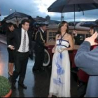 Paloma Lago lució un vaporoso vestido de Carolina Herrera desafiando a la intensa lluvia