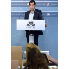 Luis Tudanca, ayer, en la rueda de prensa en las Cortes.