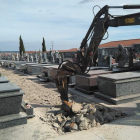 La junta vecinal de San Andrés adecentó los caminos del cementerio el pasado otoño. DL