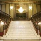 La monumental escalinata interior del Teatro Emperador, cerrado desde el pasado mes de noviembre