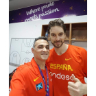 Manolo Aller  junto a Pau Gasol durante el último Eurobasket de la selección española. DL