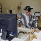Joaquín Carro ha elegido un disfraz de pirata para posar en este reportaje sobre el carnaval