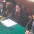 La concejala de PeC en Ponferrada, Rebeca Nieto, en la rueda de prensa en la que denunció su caso.