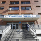 Acceso al centro de salud de José Aguado.