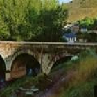 Puente sobre el río Cabrera a su paso por la localidad