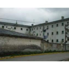 Estado de la fachada del antiguo cuartel de Villablino, cuando aún estaba habitado.