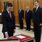 Pedro Sánchez, promete el cargo ante el Rey