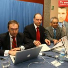 El jefe de la Inspección de Trabajo (derecha) y el director de Fremap en Ponferrada (centro)