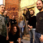 Los actuales ocho componentes de la banda leonesa de folk Sog. Tomás García (gaita y whistles) es el primero por la izquierda. DL
