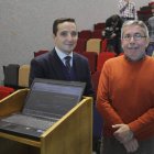 El vicerrector de Investigación, Juan Manuel Corchado, y el director del proyecto, José Martínez, ayer.