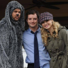Jason Gann , Elijah Wood y Fiona Gubelmann, protagonistas de la telecomedia de Fox 'Wilfred'.