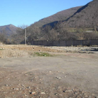 Terrenos de las antiguas escuelas de Villablino, derruidas para construir el parador y que ahora albergarán un centro de inclusión. V.A.