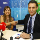 Soraya Merayo y José Luis Serrano, tras la firma del convenio.