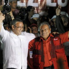 Funes, a la izquierda y el candidato a vicepresidente, Salvador Sánchez