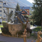El monumento a los mineros, en Laciana, una de las comarcas más azotadas por la crisis.