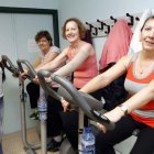 Las mujeres operadas de cáncer de mama que participan en este proyecto, en los gimnasios de la Universidad de León.