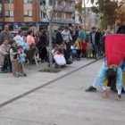 Los artistas Fantasía y Arlequín animaron ayer las calles de Astorga