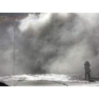 El denso humo obligó a los trabajadores atrapados a recorrer más de dos kilómetros para salir del tú