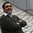 Manuel Mitadiel tiene 52 años, es economista y llegó a la vida política de Villaquilambre en los och