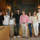 El vicepresidente de la institución, con los jóvenes del programa ‘Raíces’.