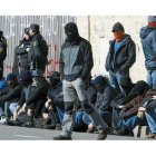 En torno a 150 mineros se concentraron en la mañana de ayer en  la sede del Grupo Alonso en León, para exigir al empresario Victorino Alonso, a quien culpan de su situación, que saliera y diera la cara.