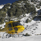 El Grupo de Rescate de Protección Civil auxilia a un escalador herido en Hoyos del Espino (Ávila).