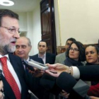 Rajoy critica los «bandazos» que está dando el Gobierno en política económica.