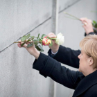 La canciller lideró ayer los actos conmemorativos del 25 aniversario de la caída del muro de Berlín.