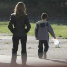 Una madre con su hijo, en una imagen de archivo. ANA F. BARREDO